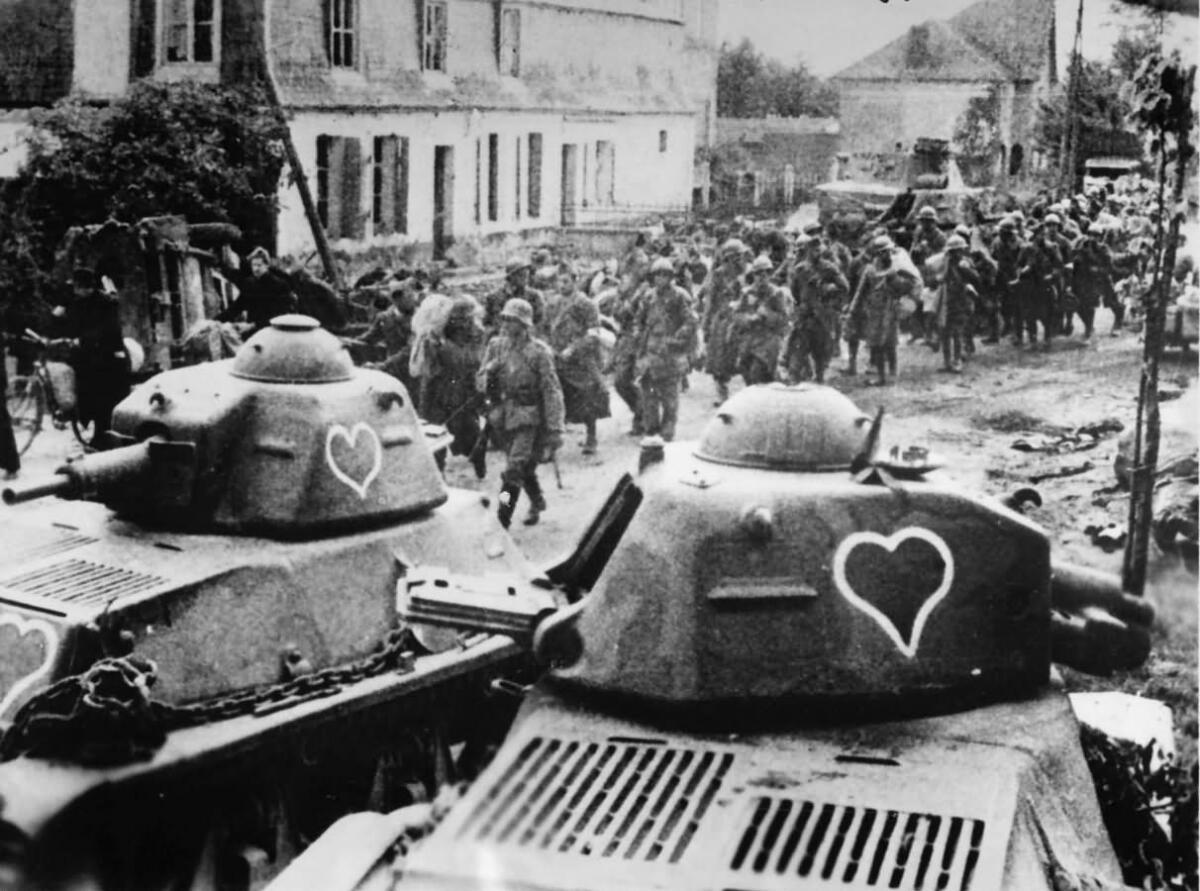 Hotchkiss H-35 tanks with heart emblem