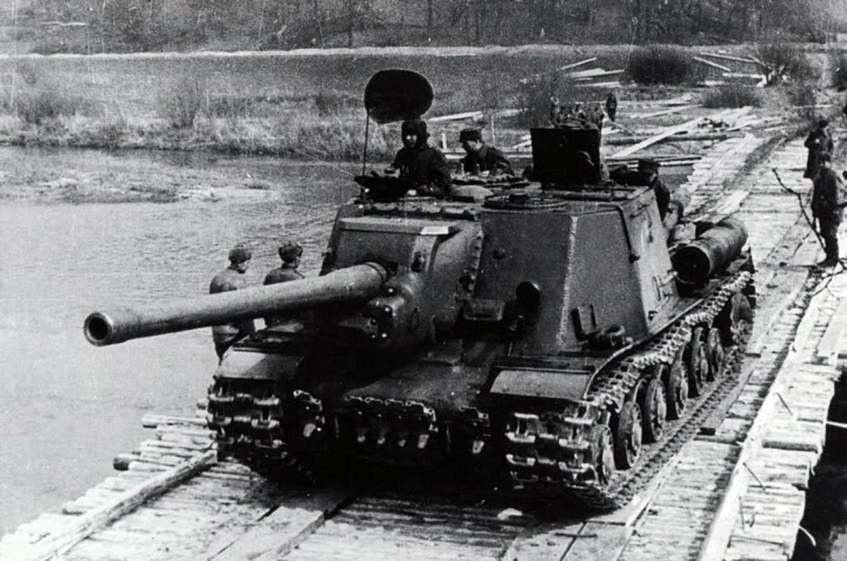 ISU-122 Crosses the Niesse River