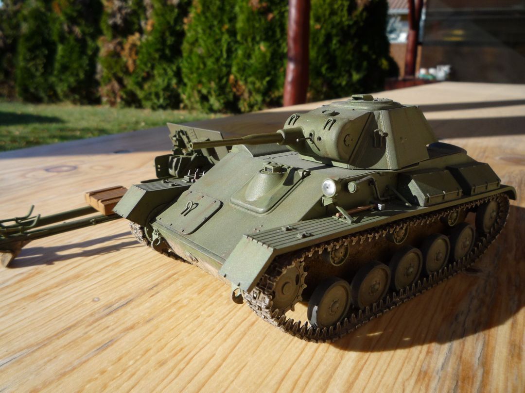 T-70M (elöl), ZiS-3 (hátul)