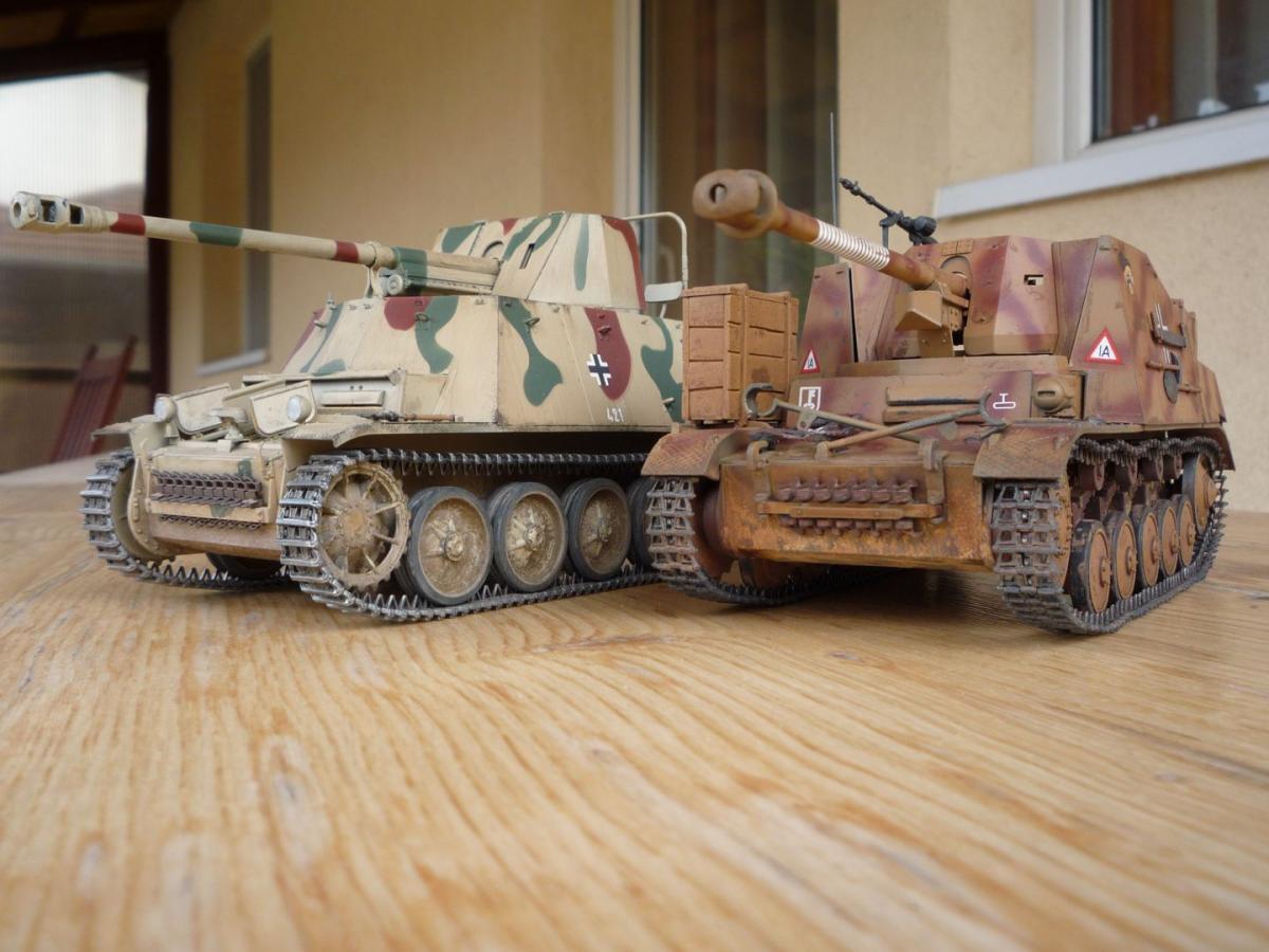 Balra Sd. kfz. 132 Marder II D, jobbra Sd.kfz 131 Marder II